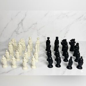 Vintage E.S. Lowe Style 32pc Chess Set Renaissance Medieval ANRI Plastic